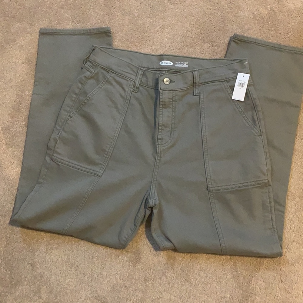 NWT!  Old Navy Sky-Hi Straight Jeans in Size 10